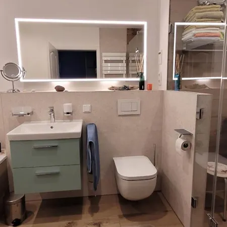 Air-conditioned In A Great Location With Balcony 아파트