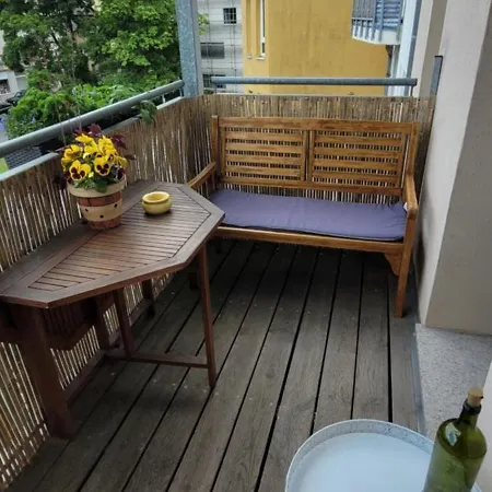 아파트 Air-conditioned In A Great Location With Balcony *