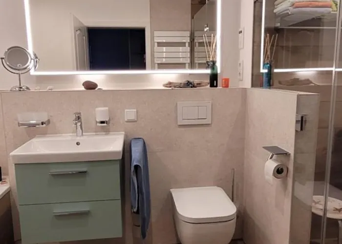 Air-conditioned In A Great Location With Balcony 아파트